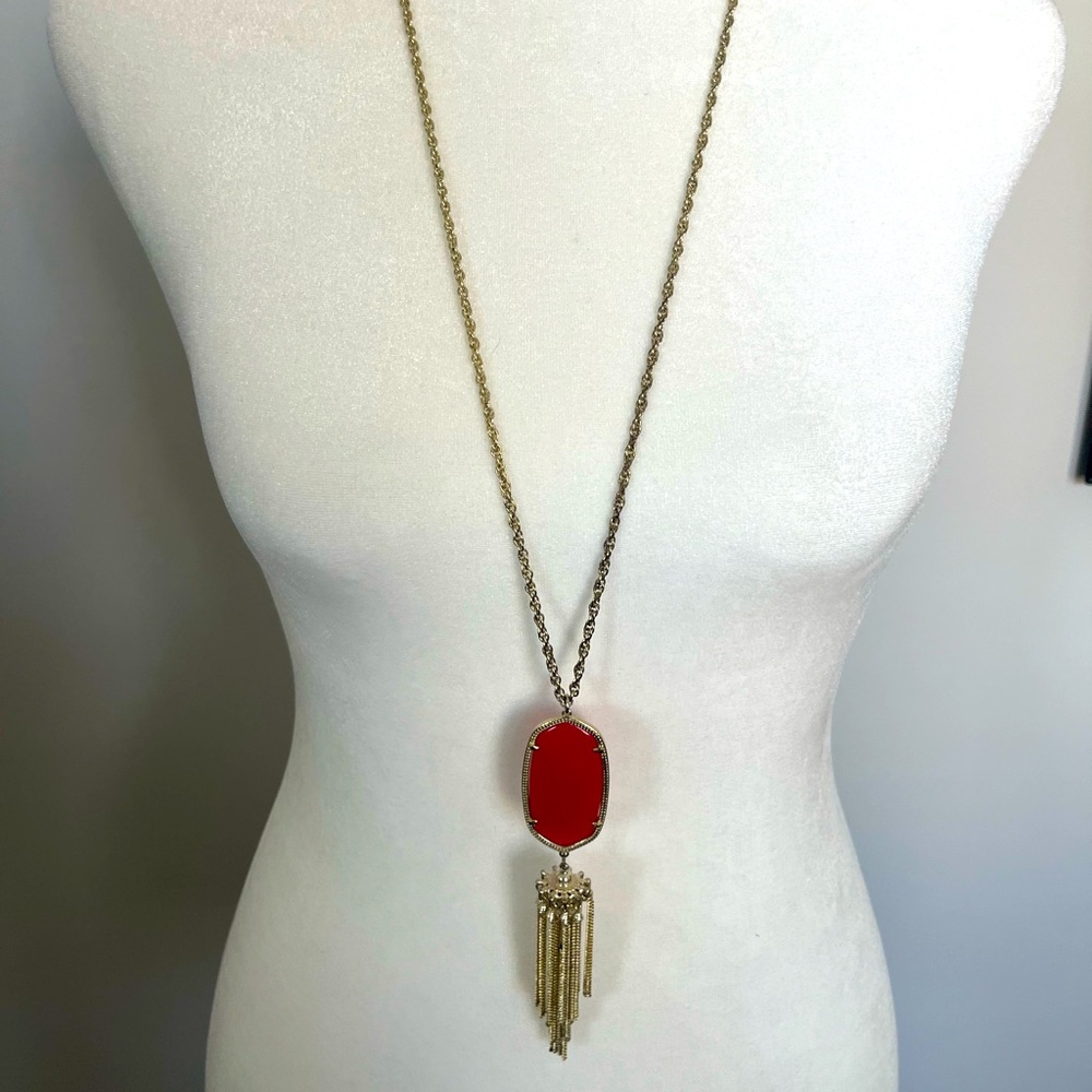 Kendra Scott necklace